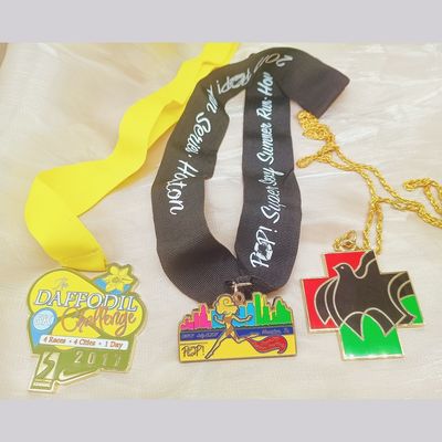 Αγορά Χονδρικός χύτευση πεπιεσμένου χρυσού Custom Design μετάλλιο από κράμα ψευδαργύρου με κορδέλα online manufacture