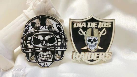 Μαύρο κρανίο Custom Lapel Πίνες Ename μεταλλικά ρούχα Πίνες 1.5in - 2.5in