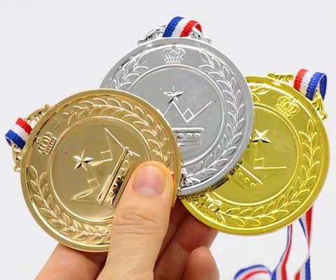 Ποδοσφαιρικά τρόπαια Προσαρμοσμένα μετάλλια Αθλητικό βραβείο Μεταλλικό σμάλτο Ποδόσφαιρο Προσαρμοσμένα στρατιωτικά βραβεία