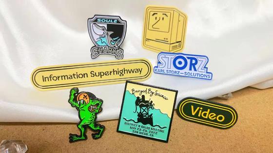 Μεταλλικό 1.5in μαλακό σμάλτο Lapel Πίνες σήμα Metal Hard Custom Metal Pin Badges