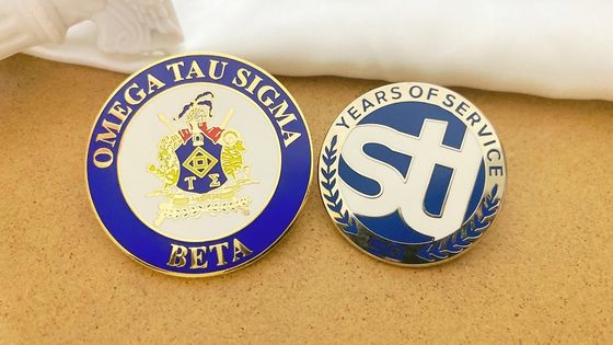 Προσαρμοσμένο σιδηρούν υλικό Lapel Pin με πεταλούδα συμπλέκτη και εξατομικευμένο σχεδιασμό για δώρα