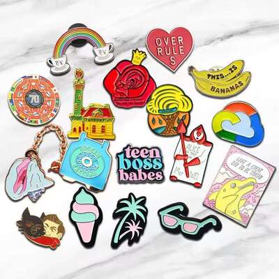 Προσαρμοσμένες Καρφίτσες πέτου - Μεταλλικά σήματα σκληρής σμάλτου για αναγνώριση υπαλλήλων