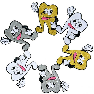 Προσαρμοσμένες επίχρυσες καρφίτσες πέτου με μαλακό σμάλτο και το λογότυπό σας για αποτελεσματική επωνυμία.