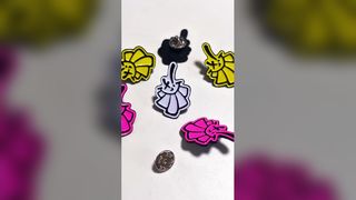 OEM Custom Enamel Pin Μαλακή καρφίτσα σμάλτου με Glitter Metal Badge Logo Maker UV Print Cute Anime Hard E